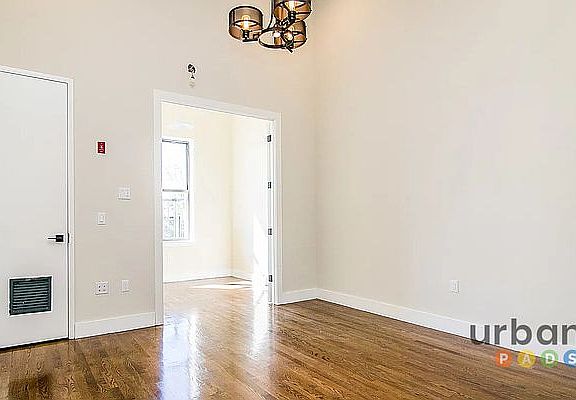 5th image of 560 Evergreen Ave #1F