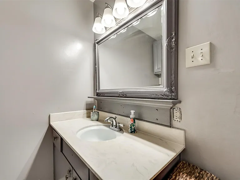 426 Westview Ter — Photo 16