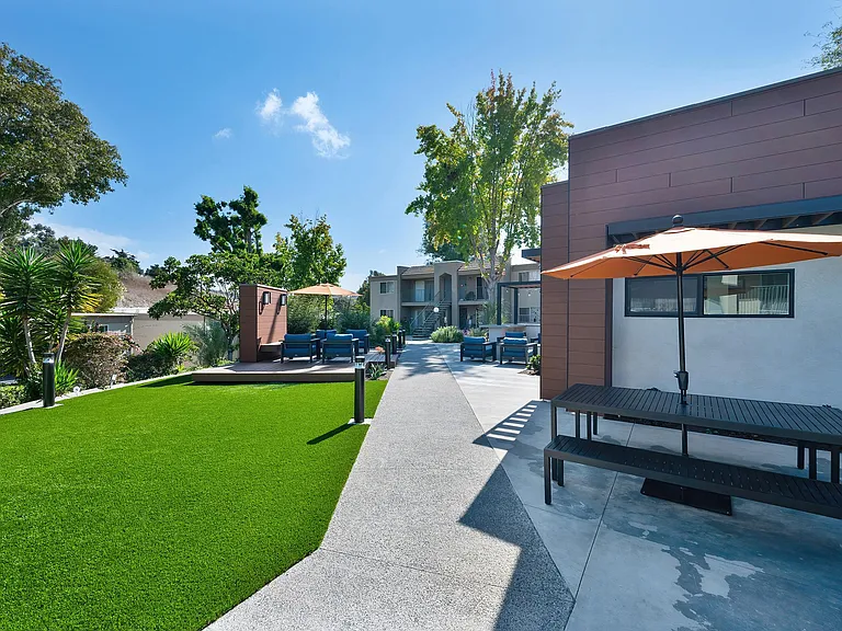 Silver Oak Apartments — Photo 3