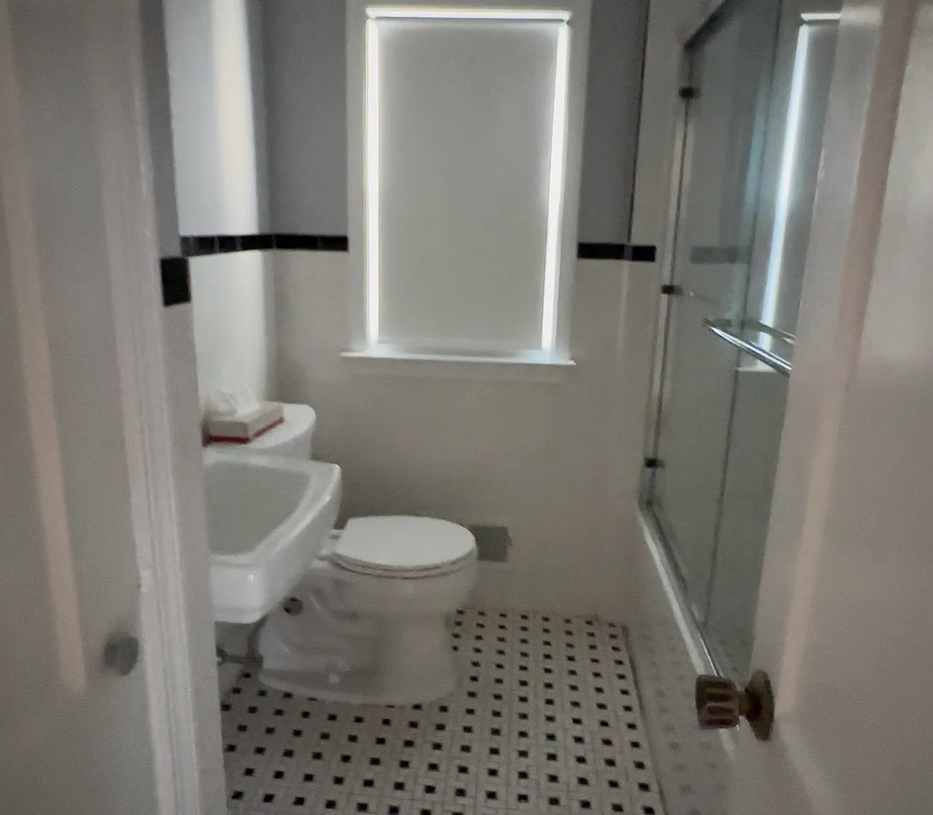 3 bed, 1100 sqft, $2,800 — Photo 4