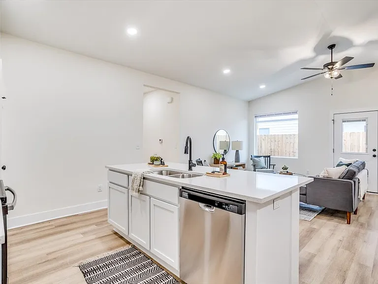 5644 E Bristol St — Photo 13