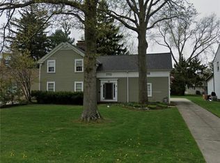 2518 S Green Rd, University Heights, OH 44122