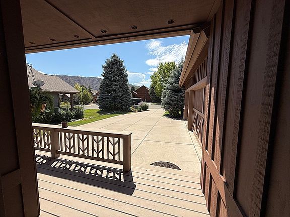 5th image of 168 Blackhawk Dr
