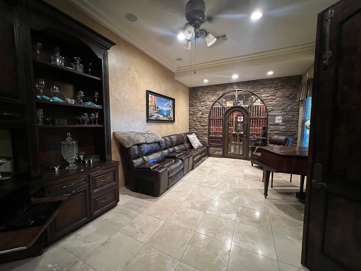 3 bed, 3344 sqft, $4,500 — Photo 4