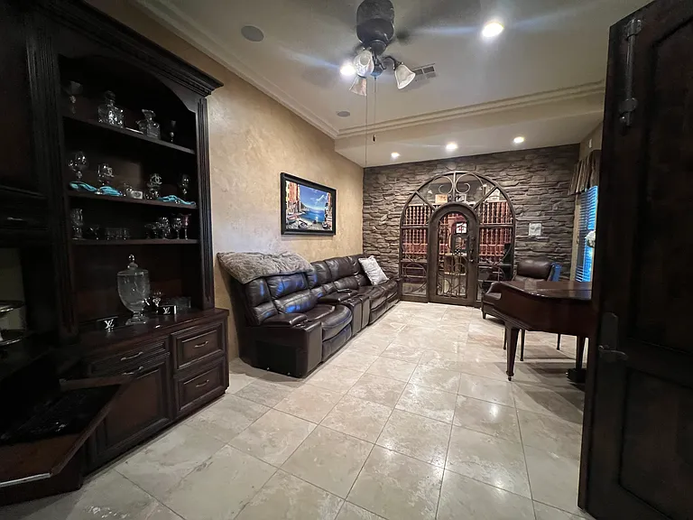 2104 Wedgemont Pl — Photo 4