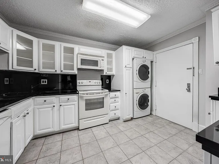 1800 Old Meadow Rd #919 — Photo 8