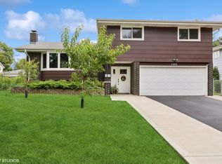 1402 E Greenwood Dr, Mount Prospect, IL