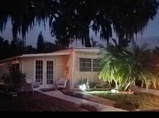 131 Sycamore Dr, Tavares, FL 32778