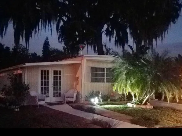 131 Sycamore Dr, Tavares, FL 32778