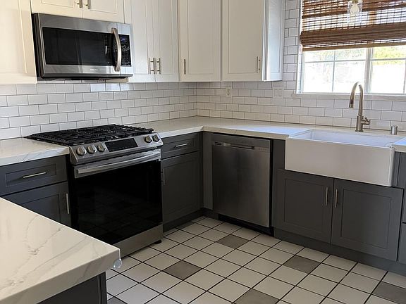 4th image of 28795 Kimberly Ave