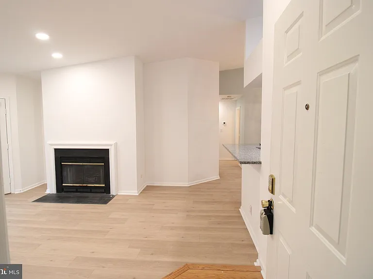 7509 Ashby Ln #N — Photo 3
