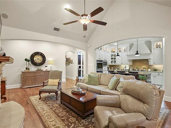 5th image of 711 Evelake Ct
