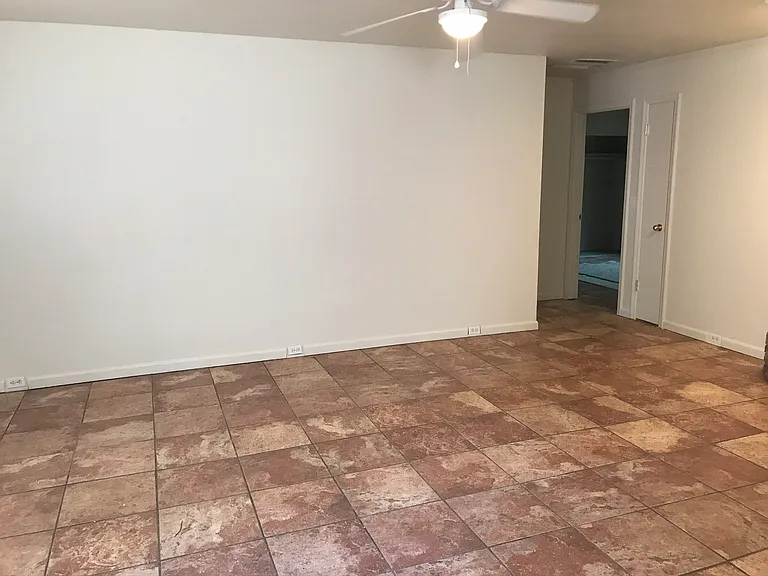 18244 9th Ave #B — Photo 8