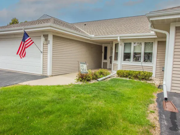 7222 W Mequon Square DRIVE #2, Mequon, WI 53092