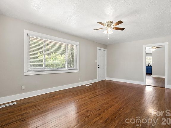 4th image of 2123 Pinedell Ave