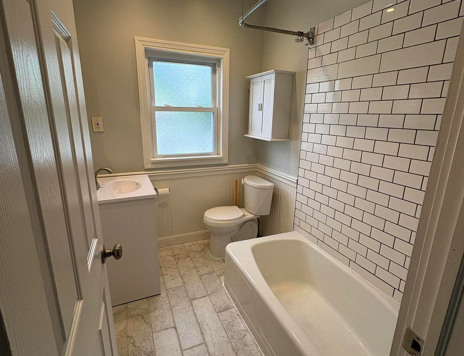 3 bed, 1.5 bath, 2141 sqft, $3,650 — Photo 3