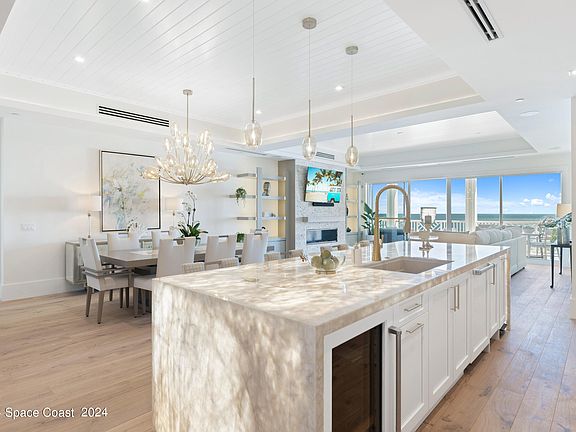 5th image of 950 Surfsedge Way #301