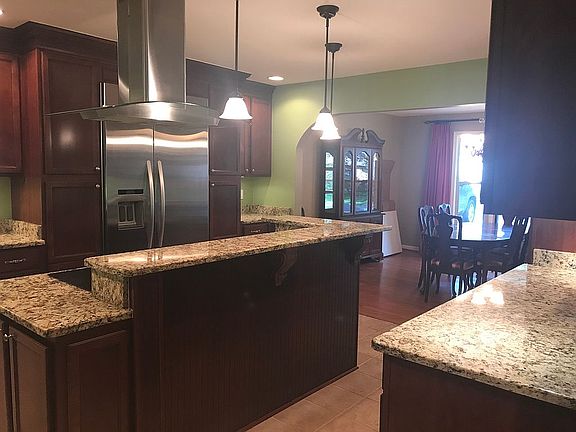 Kitchen & Dining