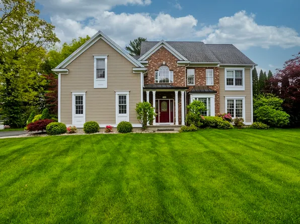 140 Wildflower Cir, Westfield, MA 01085