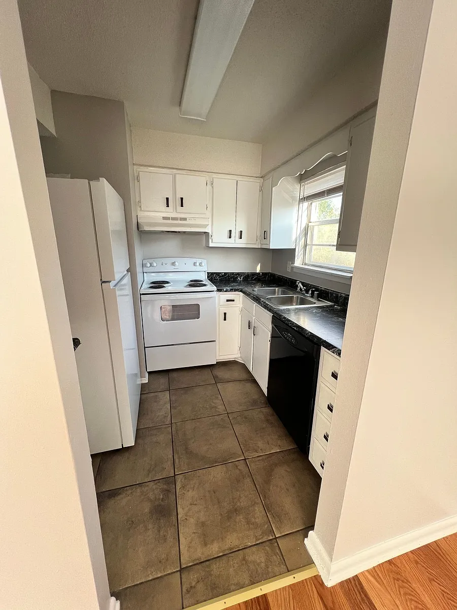 Building Photo - 2220 Jonathan Dr NW #D