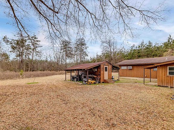 3rd image of 915 Crowell Rd