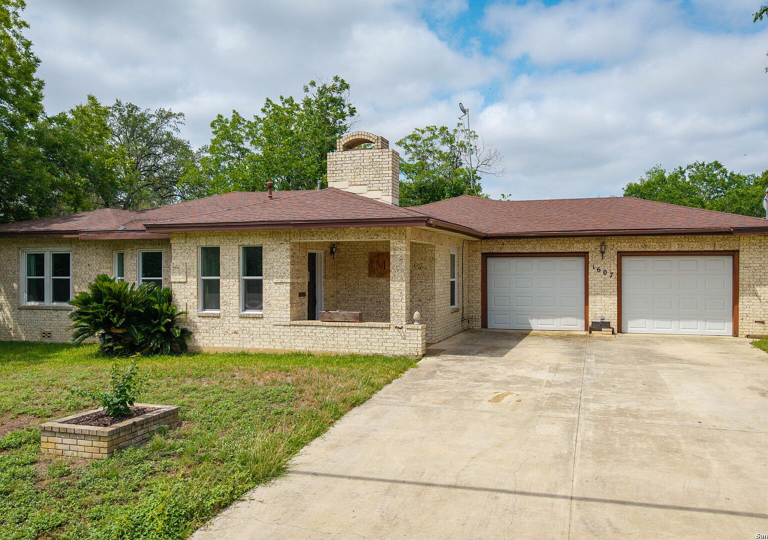 1607 7th, Floresville, TX 78114 | MLS #1872380 | Zillow