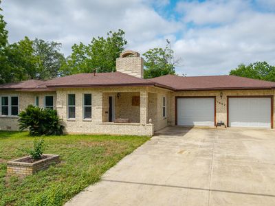 1607 7th, Floresville, TX, 78114