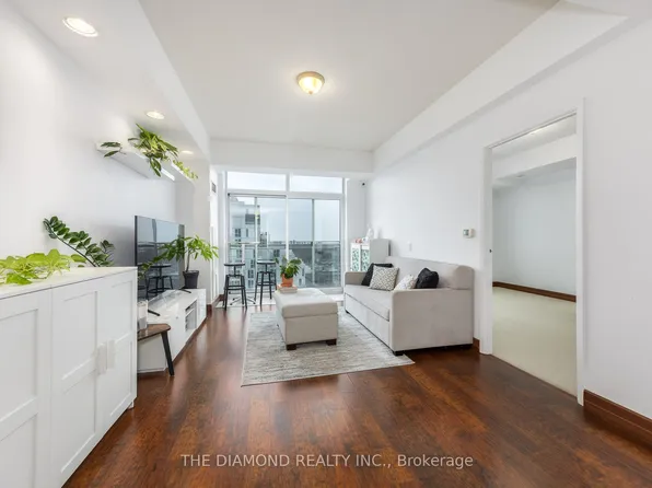 15 Maplewood Ave #Penthouse 5, Toronto, ON M6C 4B4