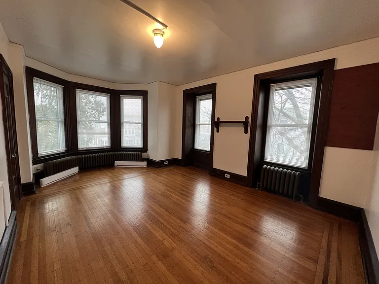 5606 Ridge Avenue — Photo 9