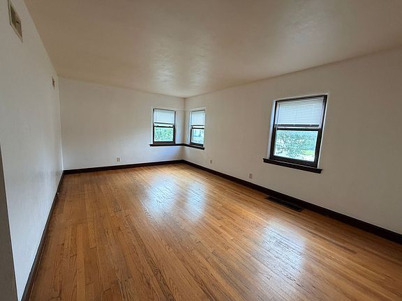 5th image of 1011 W Locust St APT 4