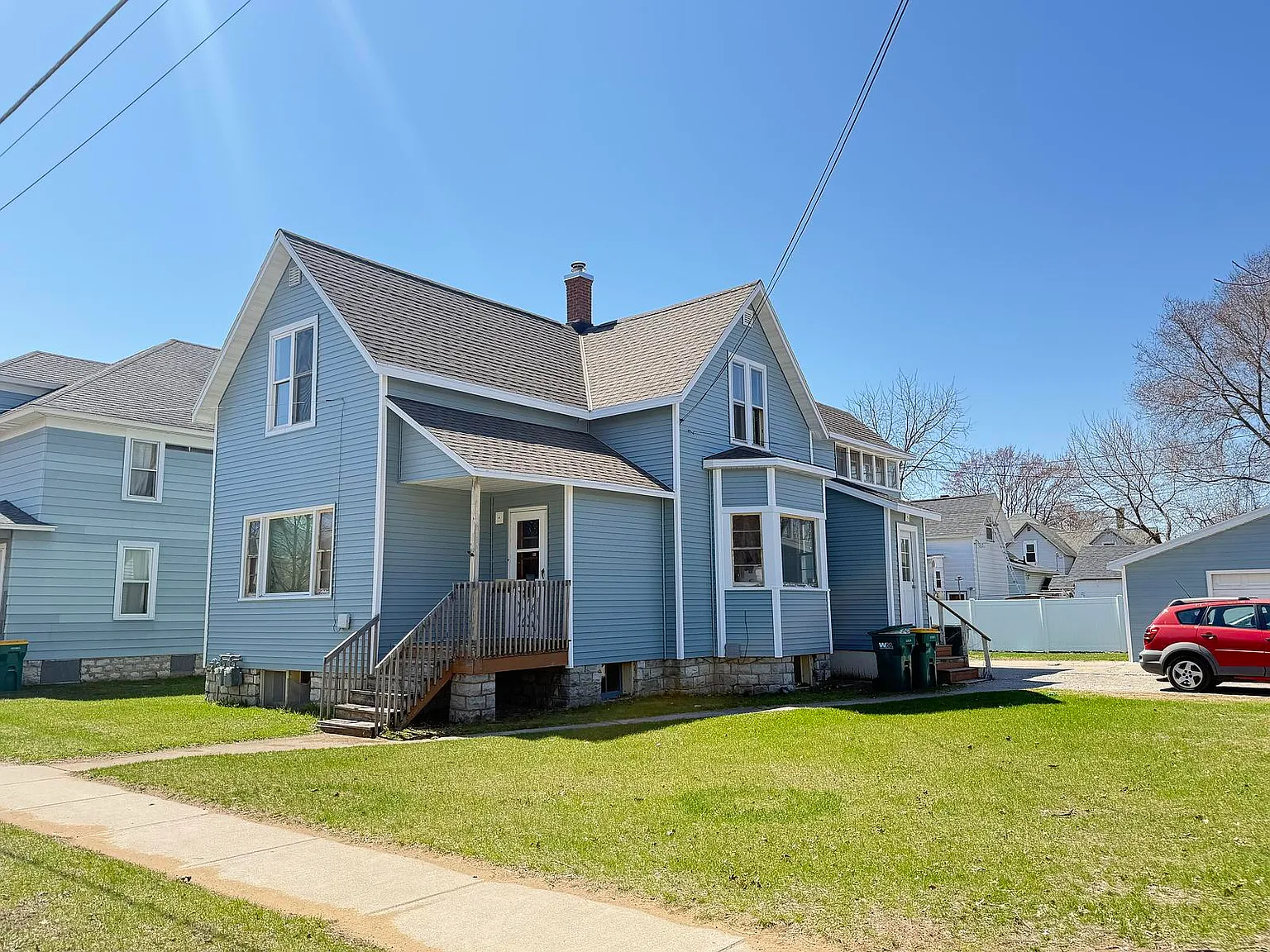 1721 Shore Dr — Photo 1