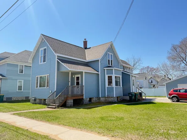 1721 Shore Dr #1/2, Marinette, WI 54143