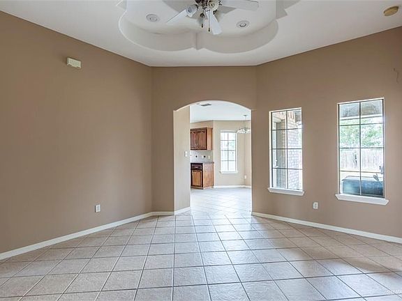 4th image of 2605 N Poinsettia Ln