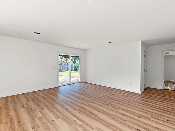 4th image of 3513 W Pecos Ave