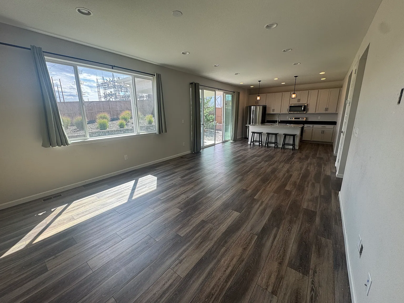 3 bed, 1708 sqft, $3,000 — Photo 3