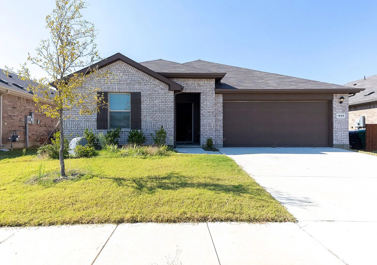 Beautiful Modern 4-Bedroom Home with Open Living Space, Spacious Layout & 2-Car Garage in Krum, TX — Photo 1