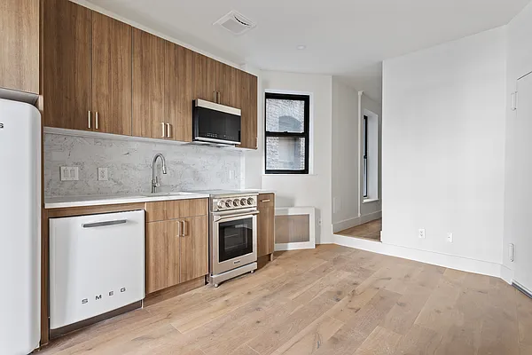 Rented by Monday Morning Management LLC | media 102