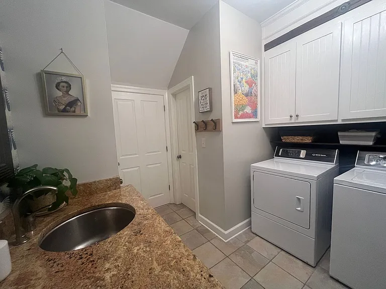 808 Old White Ln — Photo 19