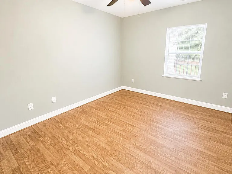 1103 Colonial Ave — Photo 12
