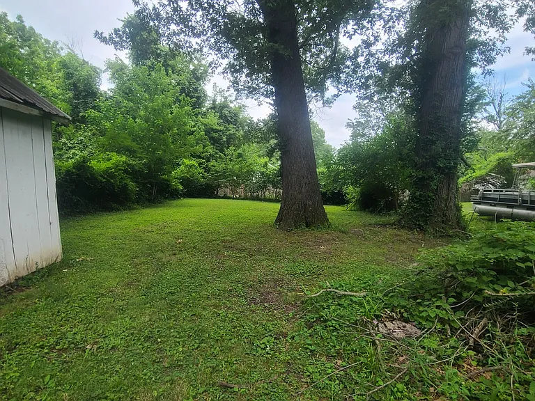 615 N Almond St — Photo 12