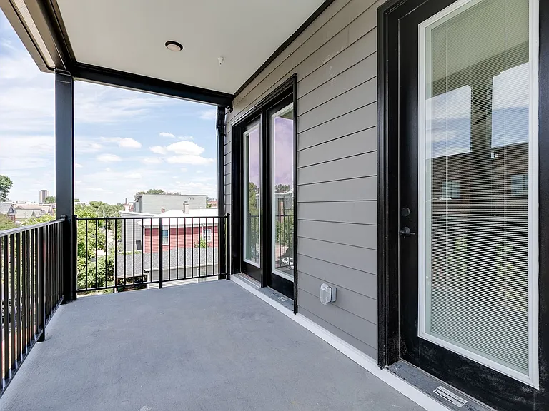 1422 Bainbridge St — Photo 5