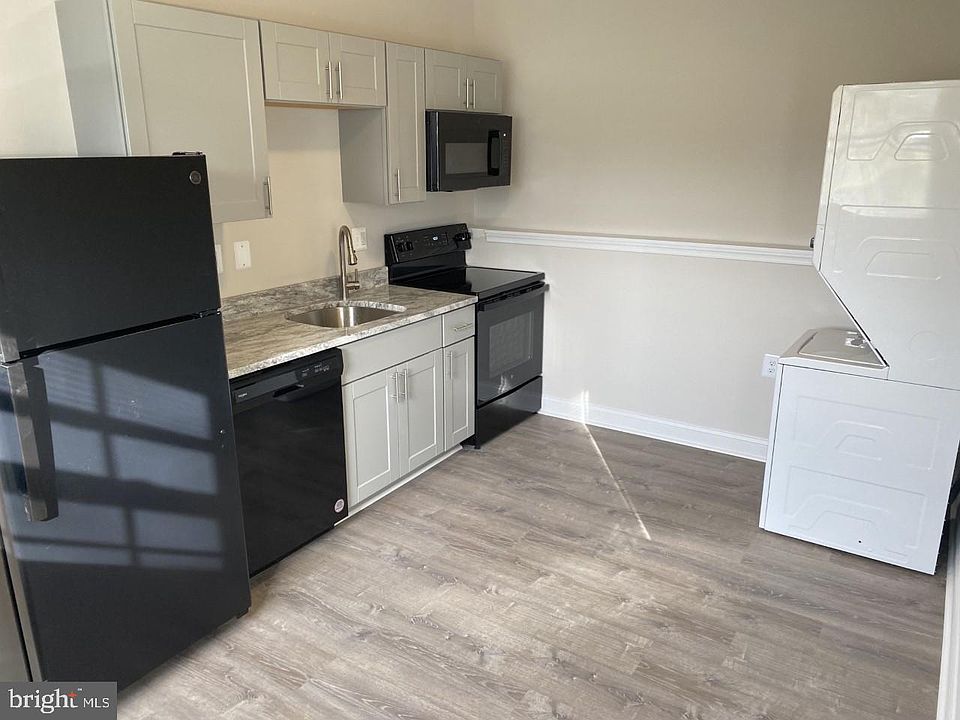 2nd image of 110 Chatfield Dr #3
