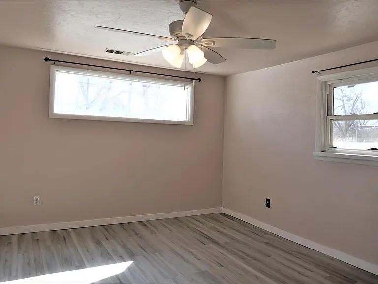 402 W Adams Ave — Photo 7