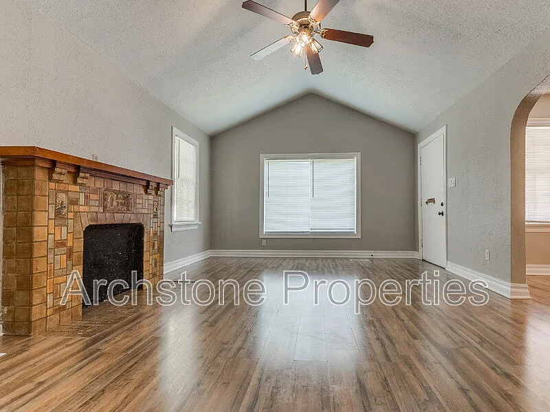 3 bed, 2.0 bath, 1440 sqft, $1,675 — Photo 2