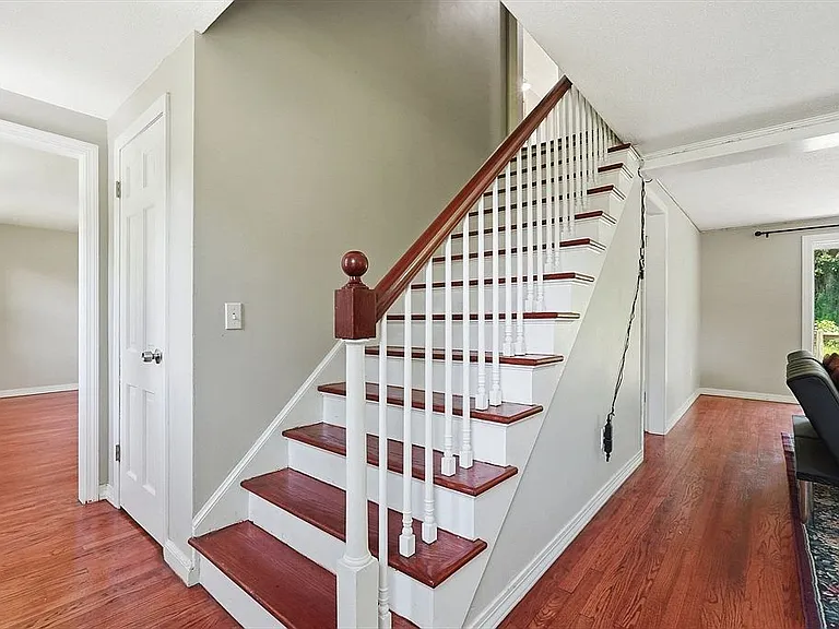 1107 N Pleasant St — Photo 17