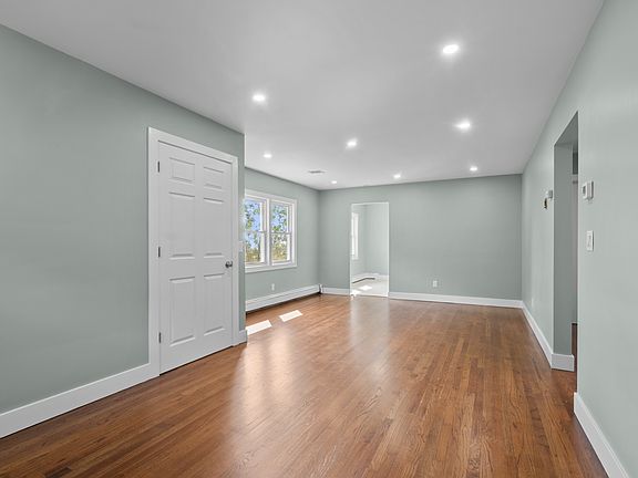 5th image of 615 Sketch Pl S Floor 2