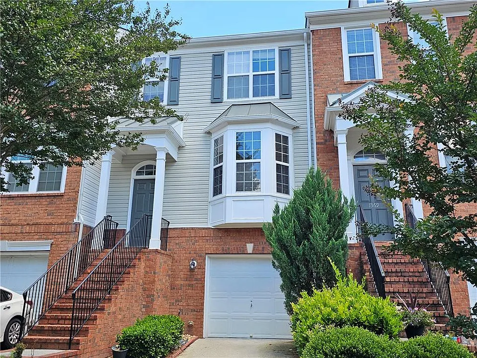 1367 Thornborough Dr
