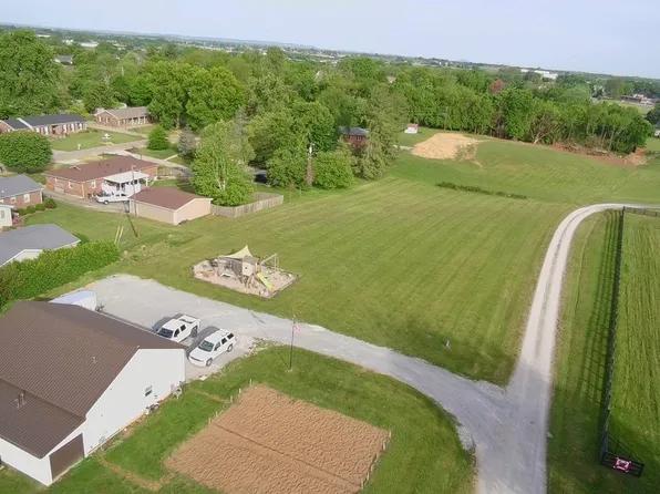 423 Country Club Dr, Lebanon, KY 40033