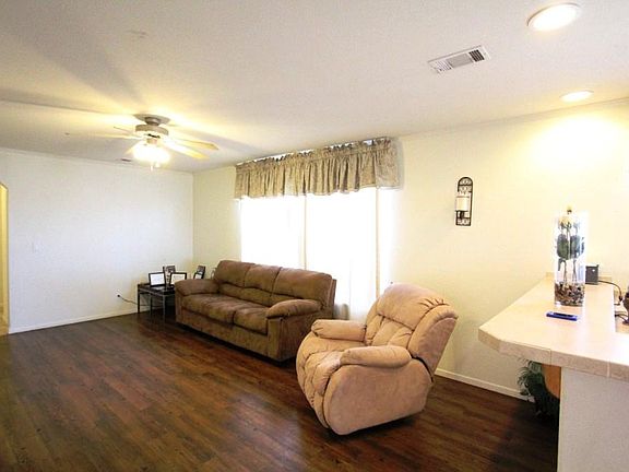 3rd image of 1011 W Avenue F