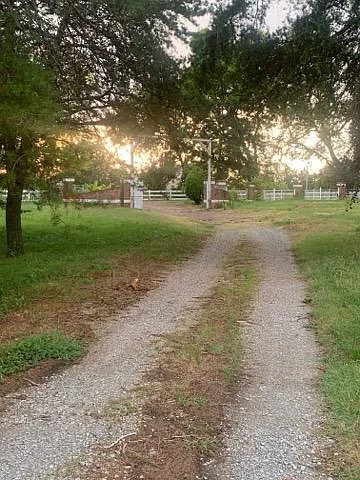 Entry way from street